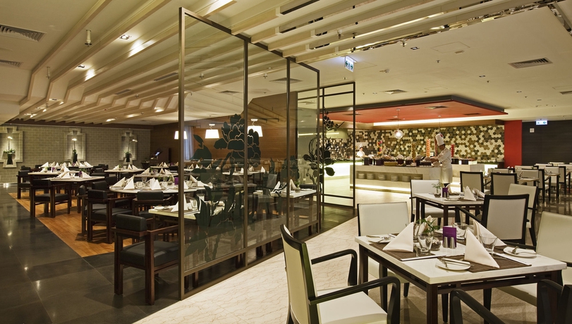 Imagen del bar/restaurante del Hotel Novotel Nathan Road Kowloon. Foto 2