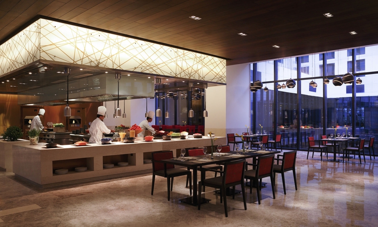 Imagen del bar/restaurante del Hotel Novotel New Delhi Aerocity. Foto 5