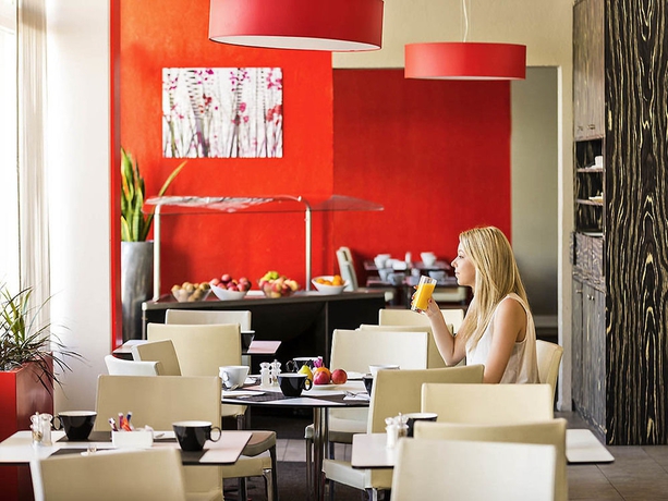 Imagen del bar/restaurante del Hotel Novotel Nice Aeroport Cap 3000. Foto 4