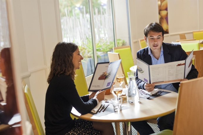 Imagen del bar/restaurante del Hotel Novotel Nice Arenas Aeroport. Foto 5