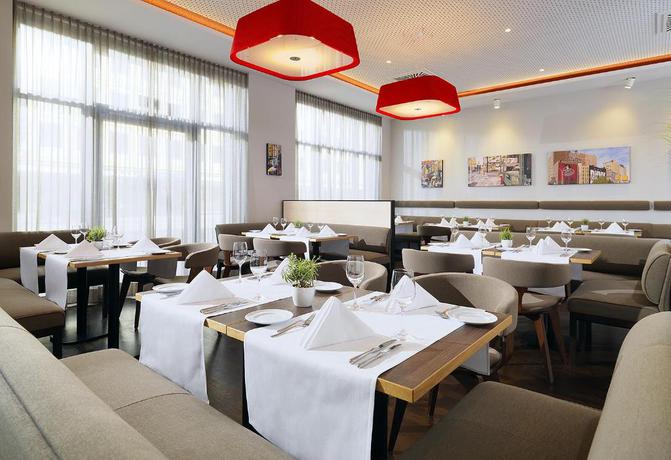 Imagen del bar/restaurante del Hotel Novotel Nuernberg Centre Ville. Foto 2