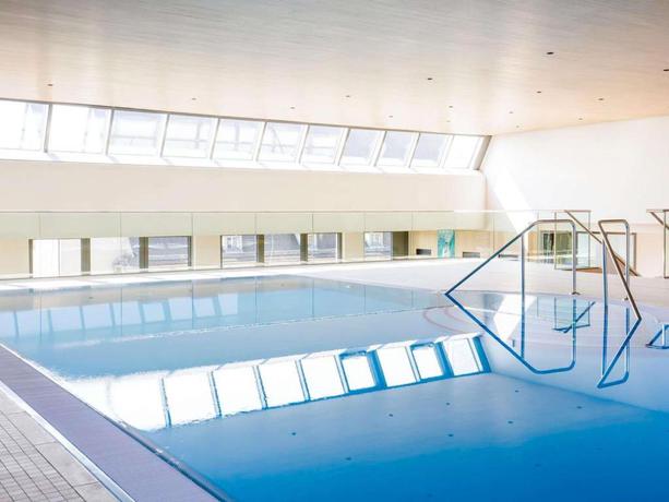 Imagen de la piscina del Hotel Novotel Nuernberg Centre Ville. Foto 14