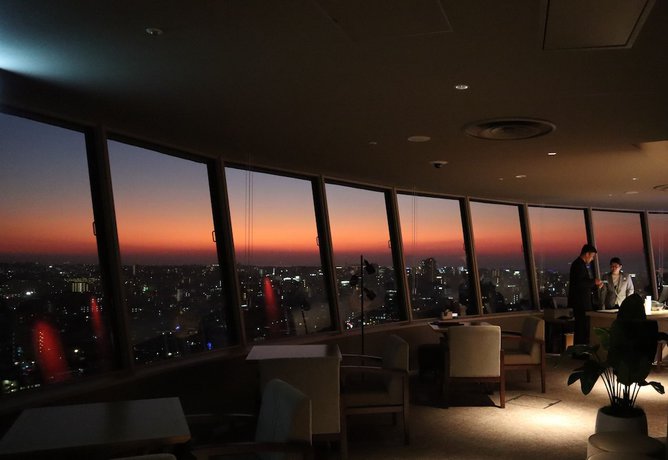 Imagen de los interiores del Hotel Novotel Okinawa Naha. Foto 12