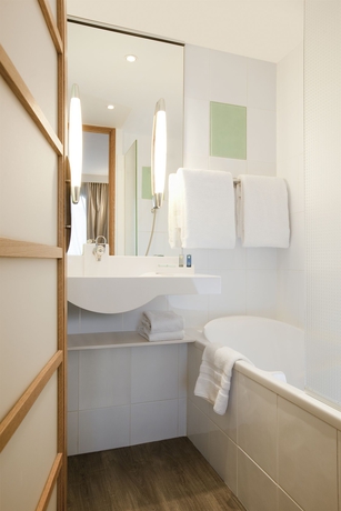 Imagen de la habitación del Hotel Novotel Paris Centre Tour Eiffel. Foto 7