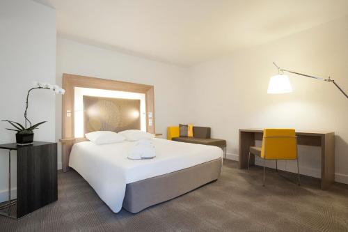 Imagen de la habitación del Hotel Novotel Paris Gare de Lyon. Foto 6