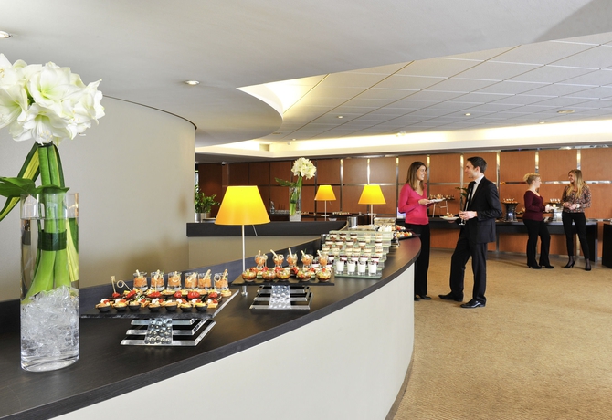 Imagen de los interiores del Hotel Novotel Paris Rueil Malmaison. Foto 12