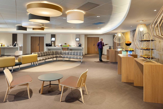 Imagen de los interiores del Hotel Novotel Paris Rueil Malmaison. Foto 16