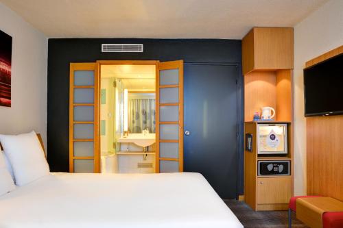 Imagen de la habitación del Hotel Novotel Paris Suresnes Longchamp. Foto 7