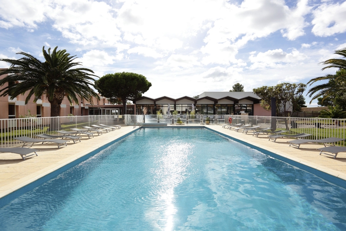 Imagen de la piscina del Hotel Novotel Perpignan Nord Rivesaltes. Foto 12