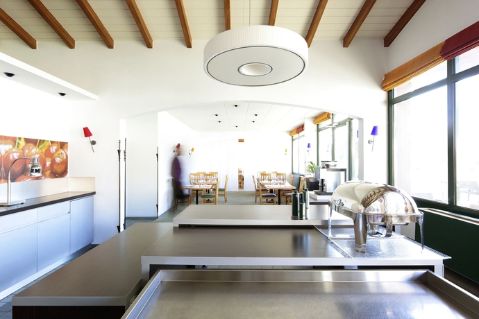 Imagen del bar/restaurante del Hotel Novotel Perpignan Nord Rivesaltes. Foto 3