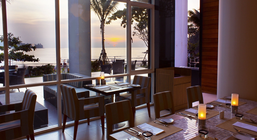 Imagen del bar/restaurante del Hotel Novotel Phuket Kamala Beach - Sha Extra Plus. Foto 4