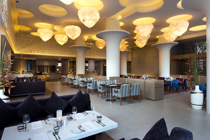 Imagen del bar/restaurante del Hotel Novotel Phuket Kamala Beach - Sha Extra Plus. Foto 9