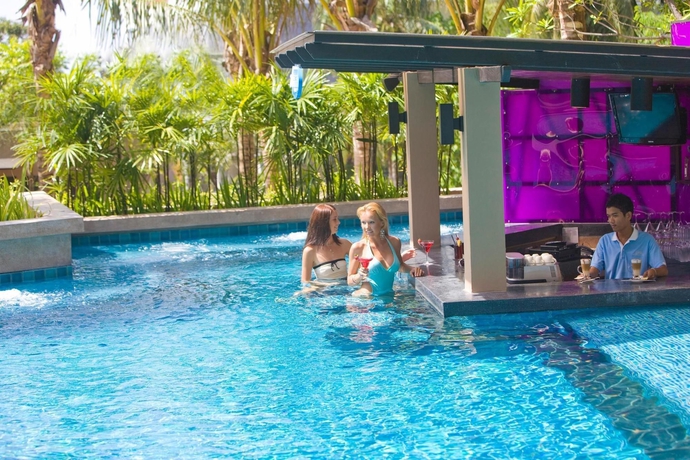 Imagen de la piscina del Hotel Novotel Phuket Kata Avista Resort and Spa. Foto 11