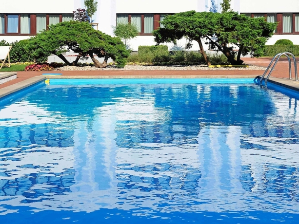 Imagen de la piscina del Hotel Novotel Poznan Malta. Foto 17