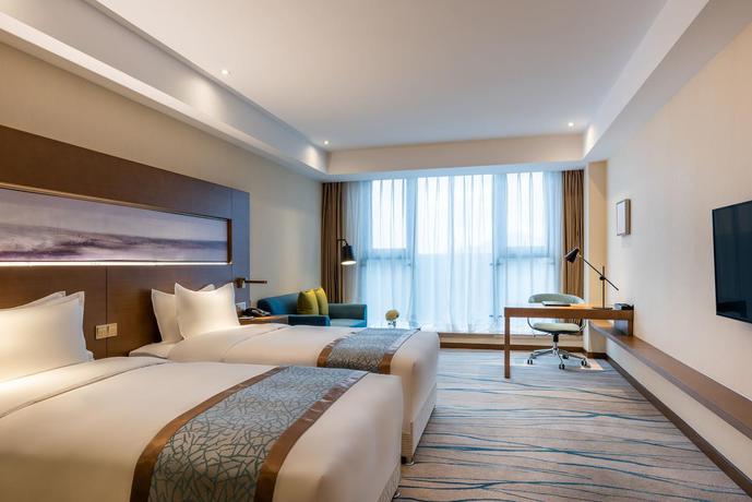 Imagen de la habitación del Hotel Novotel Qingdao New Hope. Foto 8