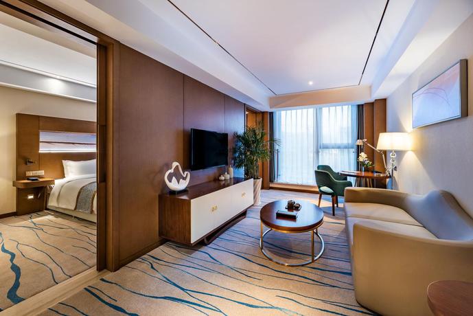 Imagen de la habitación del Hotel Novotel Qingdao New Hope. Foto 9