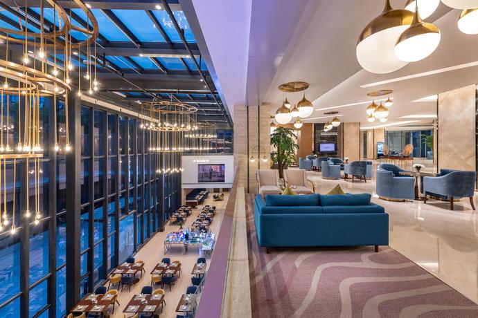 Imagen de los interiores del Hotel Novotel Qingdao New Hope. Foto 13