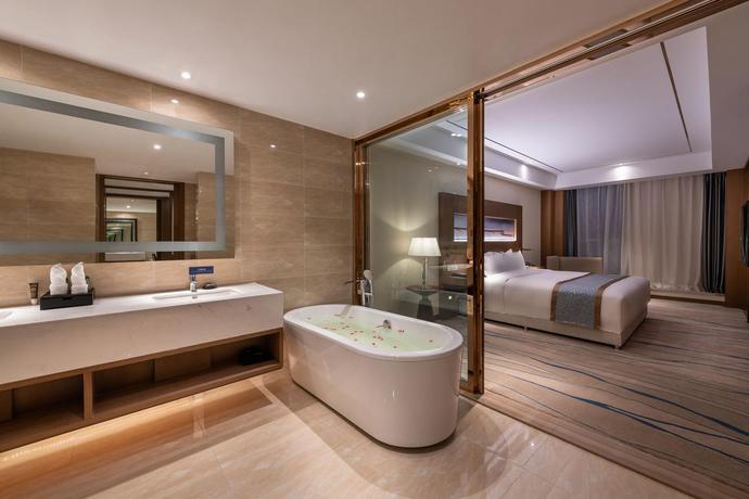 Imagen de la habitación del Hotel Novotel Qingdao New Hope. Foto 10