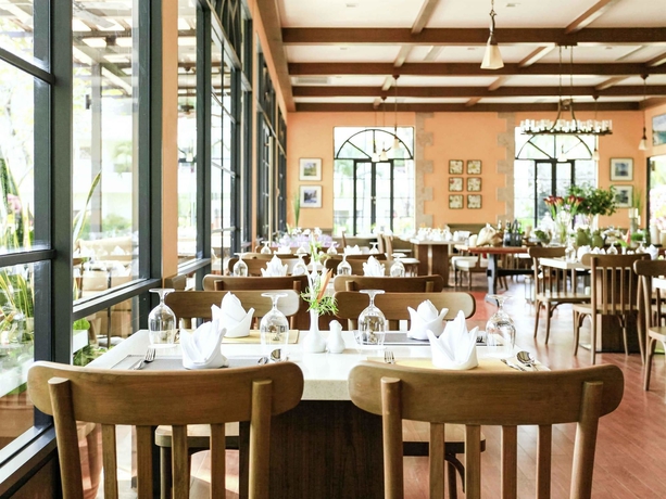 Imagen del bar/restaurante del Hotel Novotel Rayong Rim Pae Resort. Foto 4