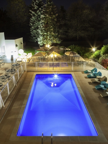 Imagen de la piscina del Hotel Novotel Rennes Alma. Foto 12