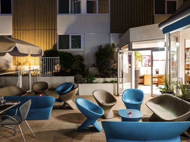 Imagen de la piscina del Hotel Novotel Rennes Alma. Foto 15