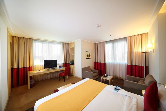 Imagen de la habitación del Hotel Novotel Riyadh Al Anoud. Foto 10