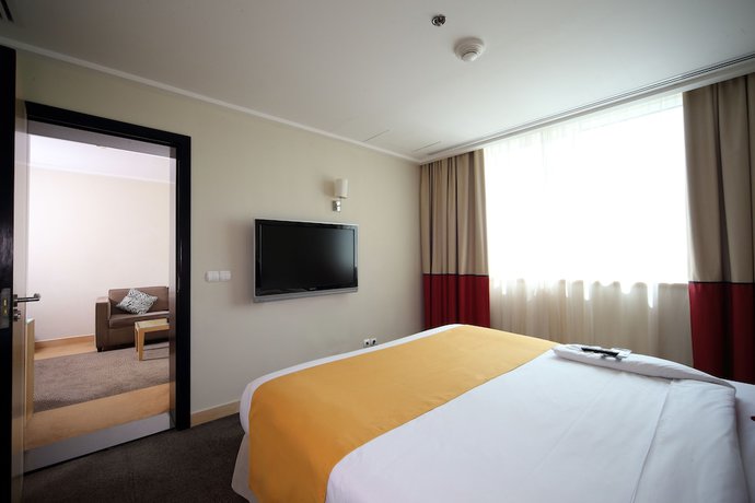 Imagen de la habitación del Hotel Novotel Riyadh Al Anoud. Foto 11