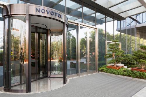 Imagen de la habitación del Hotel Novotel Rizhao Suning. Foto 8