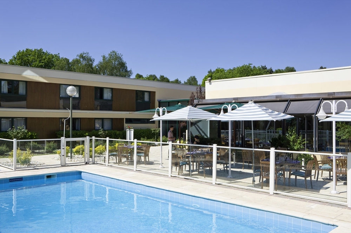 Imagen de la piscina del Hotel Novotel Rouen Sud. Foto 15