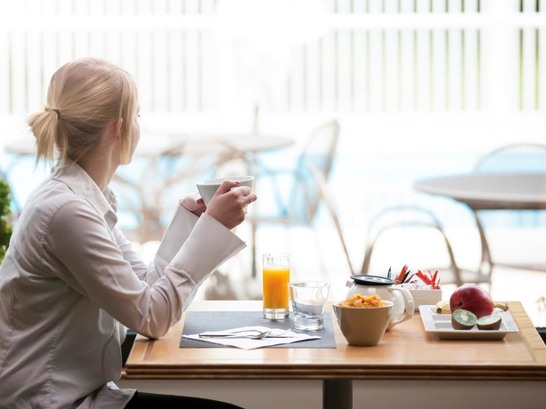 Imagen del bar/restaurante del Hotel Novotel Rouen Sud. Foto 9