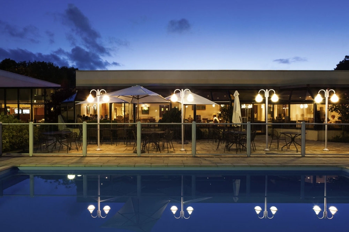 Imagen de la piscina del Hotel Novotel Rouen Sud. Foto 16