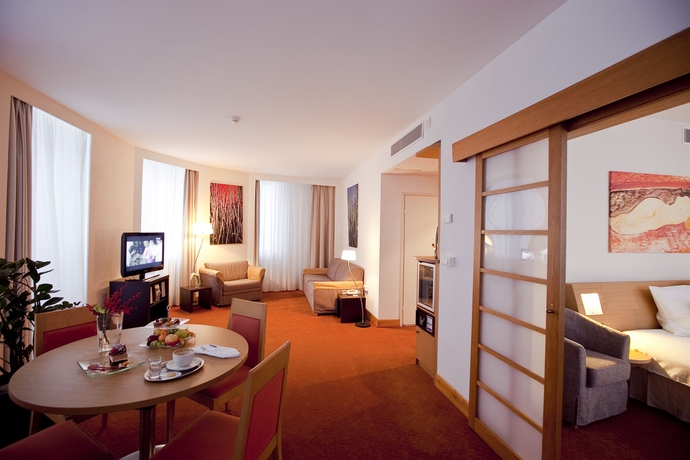 Imagen de los interiores del Hotel Novotel Saint Petersburg Centre. Foto 11