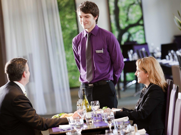 Imagen del bar/restaurante del Hotel Novotel Saint-quentin En Yvelines. Foto 6