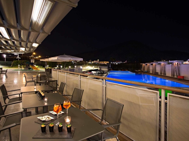 Imagen del bar/restaurante del Hotel Novotel Salerno Est Arechi. Foto 9