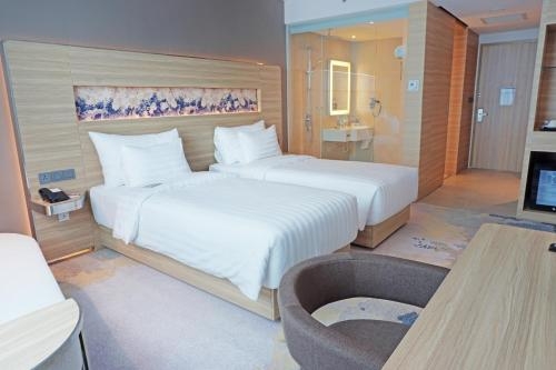 Imagen de la habitación del Hotel Novotel Samator Surabaya Timur. Foto 10