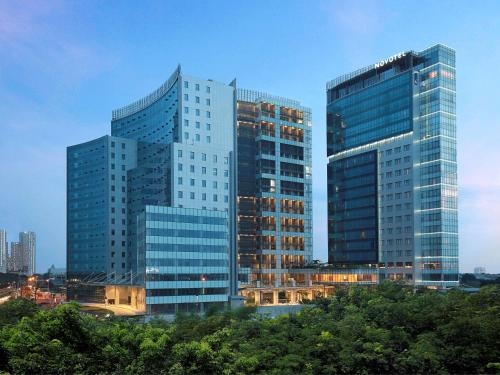 Imagen general del Hotel Novotel Samator Surabaya Timur. Foto 2