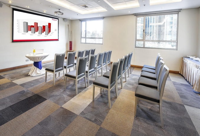 Imagen de los interiores del Hotel Novotel Santiago Las Condes. Foto 13