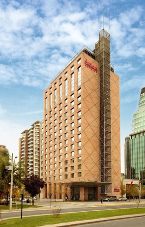 Imagen de los exteriores del Hotel Novotel Santiago Las Condes. Foto 8