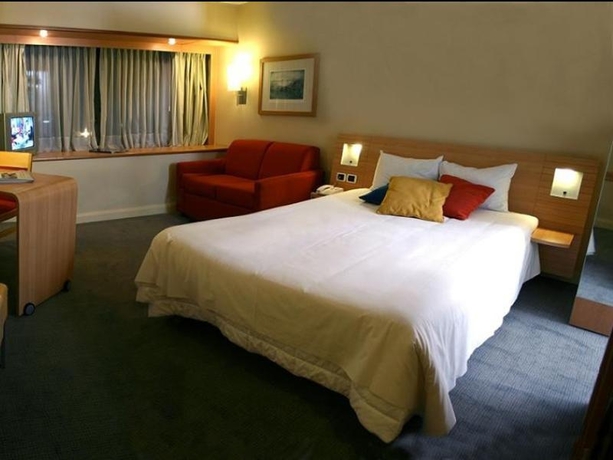 Imagen general del Hotel Novotel Santiago Vitacura. Foto 7