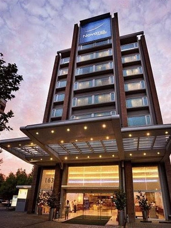 Imagen general del Hotel Novotel Santiago Vitacura. Foto 8