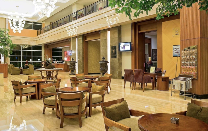 Imagen de los interiores del Hotel Novotel Semarang. Foto 12