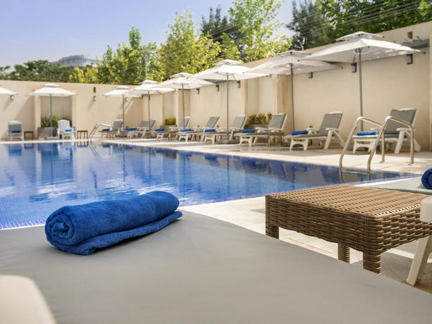 Imagen de la piscina del Hotel Novotel Setif. Foto 11