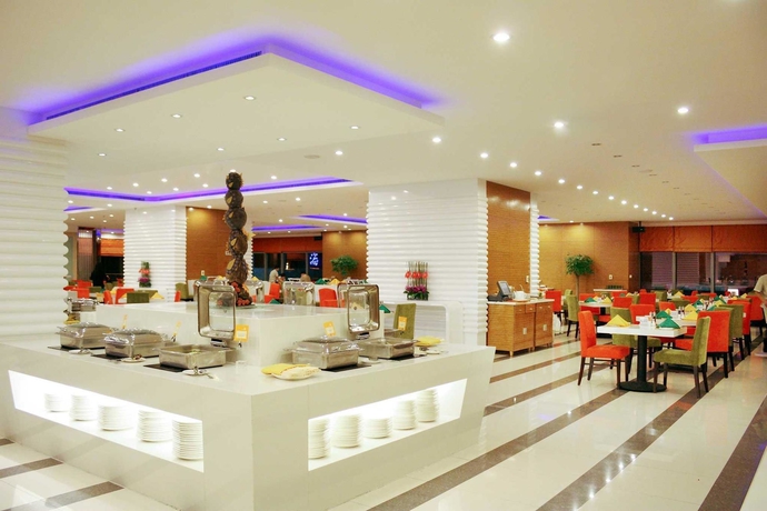 Imagen del bar/restaurante del Hotel Novotel Shanghai Atlantis. Foto 11