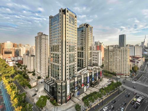 Imagen de los exteriores del Hotel Novotel Shanghai Jingan, Shanghai. Foto 9