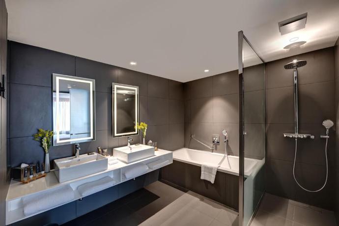 Imagen de la habitación del Hotel Novotel Sharjah Expo Centre. Foto 5