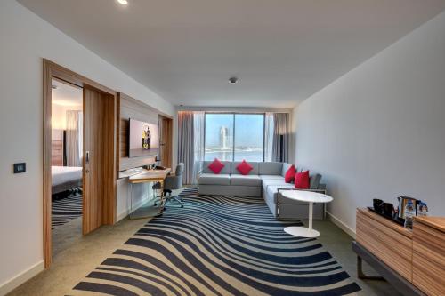 Imagen de la habitación del Hotel Novotel Sharjah Expo Centre. Foto 11