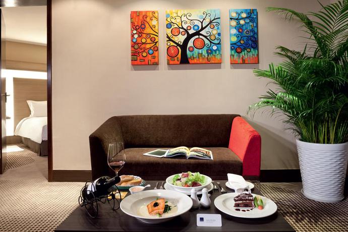 Imagen de la habitación del Hotel Novotel Shenzhen Watergate. Foto 5