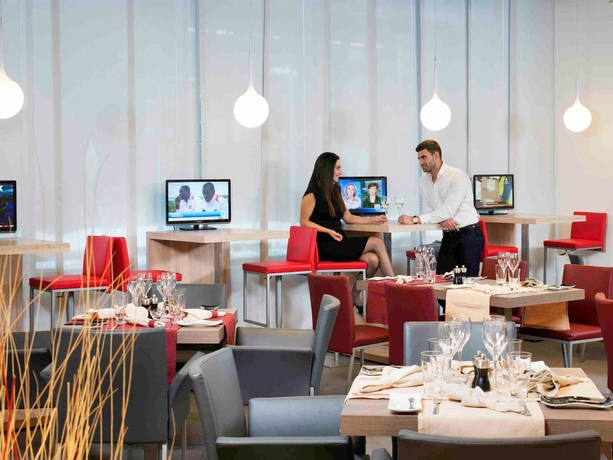 Imagen del bar/restaurante del Hotel Novotel Sofia. Foto 8