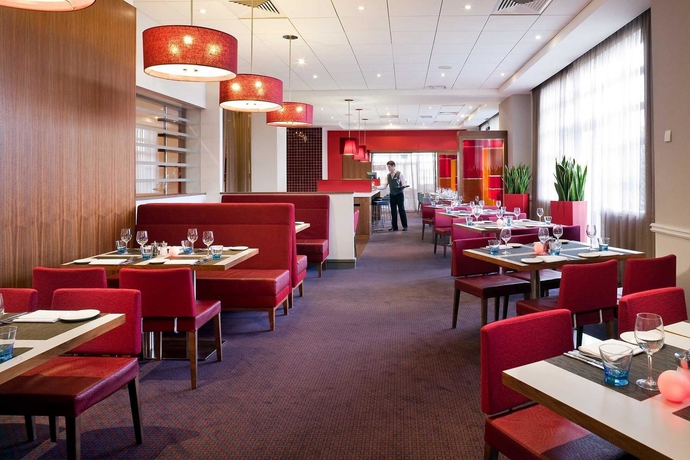 Imagen del bar/restaurante del Hotel Novotel Southampton. Foto 10