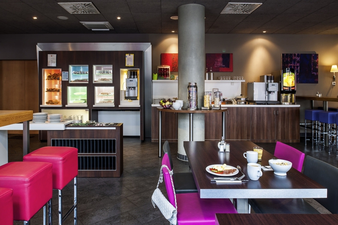 Imagen del bar/restaurante del Hotel Novotel Suites Berlin City Potsdamer Platz. Foto 11